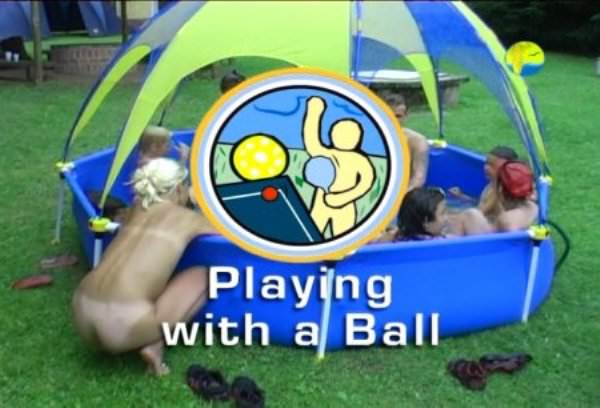 Naturiste de la liberté de la famille nudisme vidéo. - Playing With a Ball [Naturisme outdoor] [720x480 | 01:31:53 | 3.96 GB] [Naturisme France]